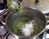 Foto del paso 2 de la receta: Puré sedoso de brécol para acompañamiento de carnes