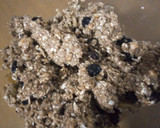 Foto del paso 3 de la receta: Galletitas de avena, miel, frutos secos y pasas de uva