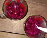 Foto langkah ke 2 dari resep Jus Buah Naga Simpel Tanpa Blender.