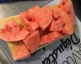 Une image de l'étape 4 de Salade de melon, pastèque et raisin au miel.
