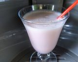 Une image de l'étape 2 de Milkshake à la fraise.