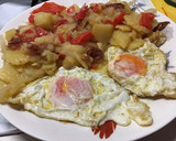 Foto del paso 3 de la receta: Fritada de patatas variada al vino blanco