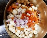 A picture of step 5 of Makhana bhel.