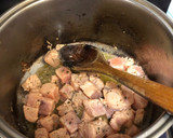 Foto del paso 1 de la receta: Guiso de salmón y almejas!!