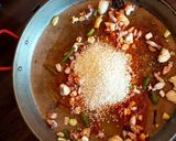 Foto del paso 8 de la receta Paella de rape, puntilla y ajos tiernos