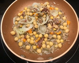 Foto del paso 2 de la receta: Empanadillas de ropa vieja y chupito de cocido
