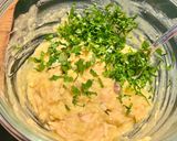 Une image de l'étape 3 de Salade de mesclun avec œufs farcis au thon.
