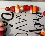 Une image de l'étape 4 de Brochettes apéro aux tomates cerises radis et surimi sauce verte.