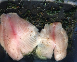 Foto del paso 3 de la receta: Pescado al mojo de ajo