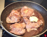 Foto del paso 2 de la receta: Pollo al vino tinto con mostaza