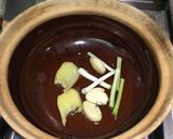 Foto langkah ke 1 dari resep Korean Kimchi Soup in Pot.