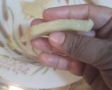 A picture of step 4 of Meethe pare.