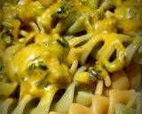 Foto del paso 5 de la receta: Pasta con salsa de queso y verdeo