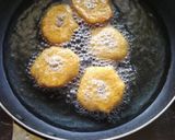 A picture of step 2 of Sambar Vada.