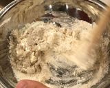 Hình bước làm 2 của món Pizza của anh xã (có video trong bước làm)