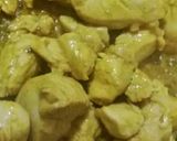 Foto del paso 2 de la receta: Pollo al curry con piña y coco