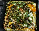 Foto del paso 2 de la receta: HUEVOS CUADRADOS, Rellenos de Pimentón🌶️Verde y Tocineta🥓...!