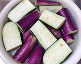 Hình bước làm 1 của món Cà Tím Chiên Sốt Dầu Hành (Món Chay)