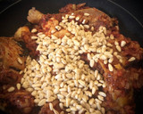 Foto del paso 4 de la receta: Pollo con piñones —estilo mi iaia Paquita, que llamaba: Pollo rustido—