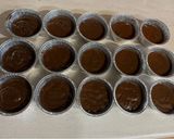 Foto del passaggio 6 della ricetta Tortino fondente al cioccolato