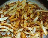 A picture of step 2 of Garlicky Chilli Potato.