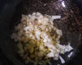 A picture of step 5 of Noodles Stuffed Bunny Chow.