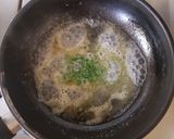 Foto del paso 2 de la receta: Filete de robalo con salsa de cebollín y vino blanco