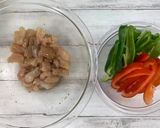 A picture of step 3 of Shiitake powder adds the Umami taste - fried rice noodles with plenty of chicken.