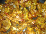 Camarones al ajillo con salsa de coco y arroz con verduras