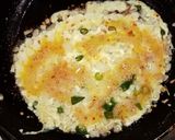 A picture of step 4 of Piyaz hari mirch ka Omelette.