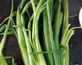 A picture of step 1 of Spring onion fry.
