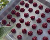 Gambar langkah 6 resipi Biskut red velvet.