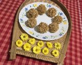 A picture of step 3 of Crispy Chiwda Ladoo.