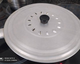 Foto del paso 4 de la receta: Paella con bonito, pimientos y ajos tiernos