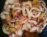 Une image de l'étape 3 de Les fruits de la mer au curry et lait de noix coco.