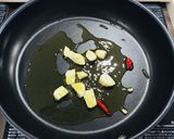 Foto del passaggio 1 della ricetta Pasta d'estate con pomodorini e sardine