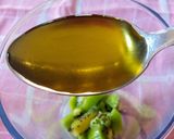 Foto del paso 5 de la receta: Kiwis rellenos con quesos, en salsa de kiwis