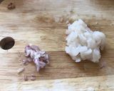 Hình bước làm 1 của món Cháo mực cà rốt cho bé từ 9 tháng trở lên