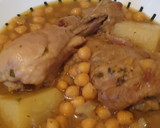 Foto del paso 5 de la receta: Pollo guisado con garbanzos al curry