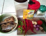 Foto langkah ke 1 dari resep Oseng Pindang Pedas.