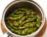 Foto langkah ke 2 dari resep Spicy Garlic Edamame.