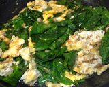 รูปขั้นตอนการทำที่ 4 ของ ผักเหลียงผัดไข่