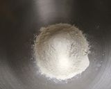 Une image de l'étape 1 de Pâte brisée aux deux farines et lait.