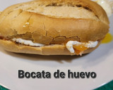 Foto del paso 4 de la receta: Bocadillo de huevo a la plancha