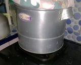 Foto langkah ke 5 dari resep Steamed Chocolate Cake.