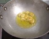 A picture of step 1 of Garlic chutney.