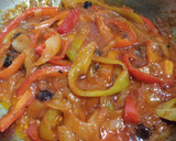 Foto del paso 3 de la receta: Pepperonatta (morrones en salsa) al estilo Peti