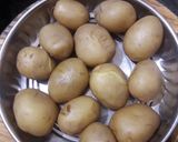 લસણીયા બટાકા (Lasaniya Bataka Recipe In Gujarati) રેસીપી સ્ટેપ1ફોટો