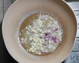 Foto langkah ke 2 dari resep Mie Goreng Jamur Kuping.