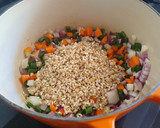 Foto del paso 1 de la receta: Arroz de verduras, hecho con caldo de restos de pavo navideño y gravy
